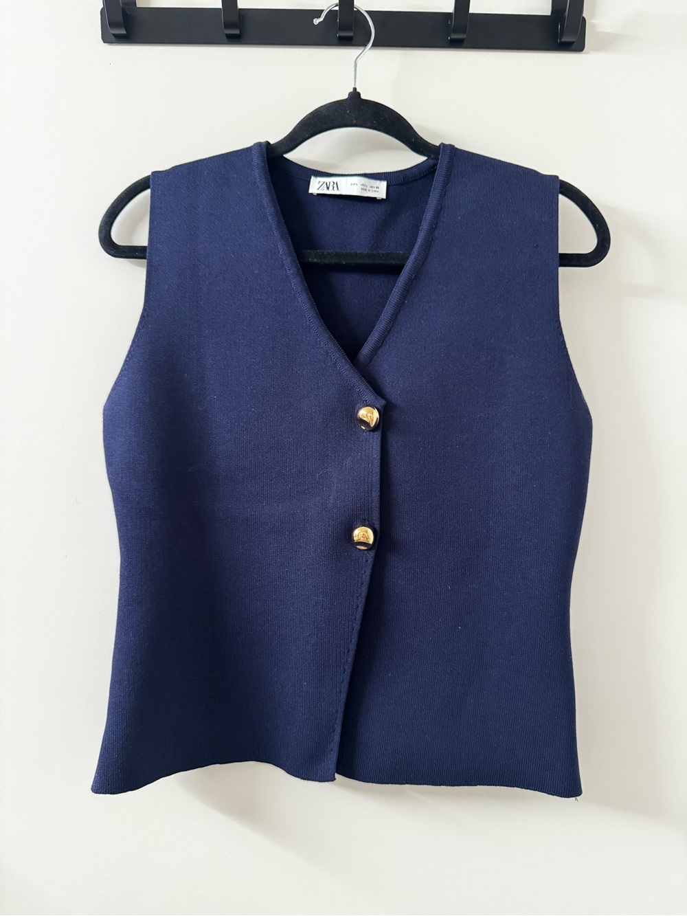 Zara Women's Navy Blue Knit Vest With Gold Buttons (Size Large)